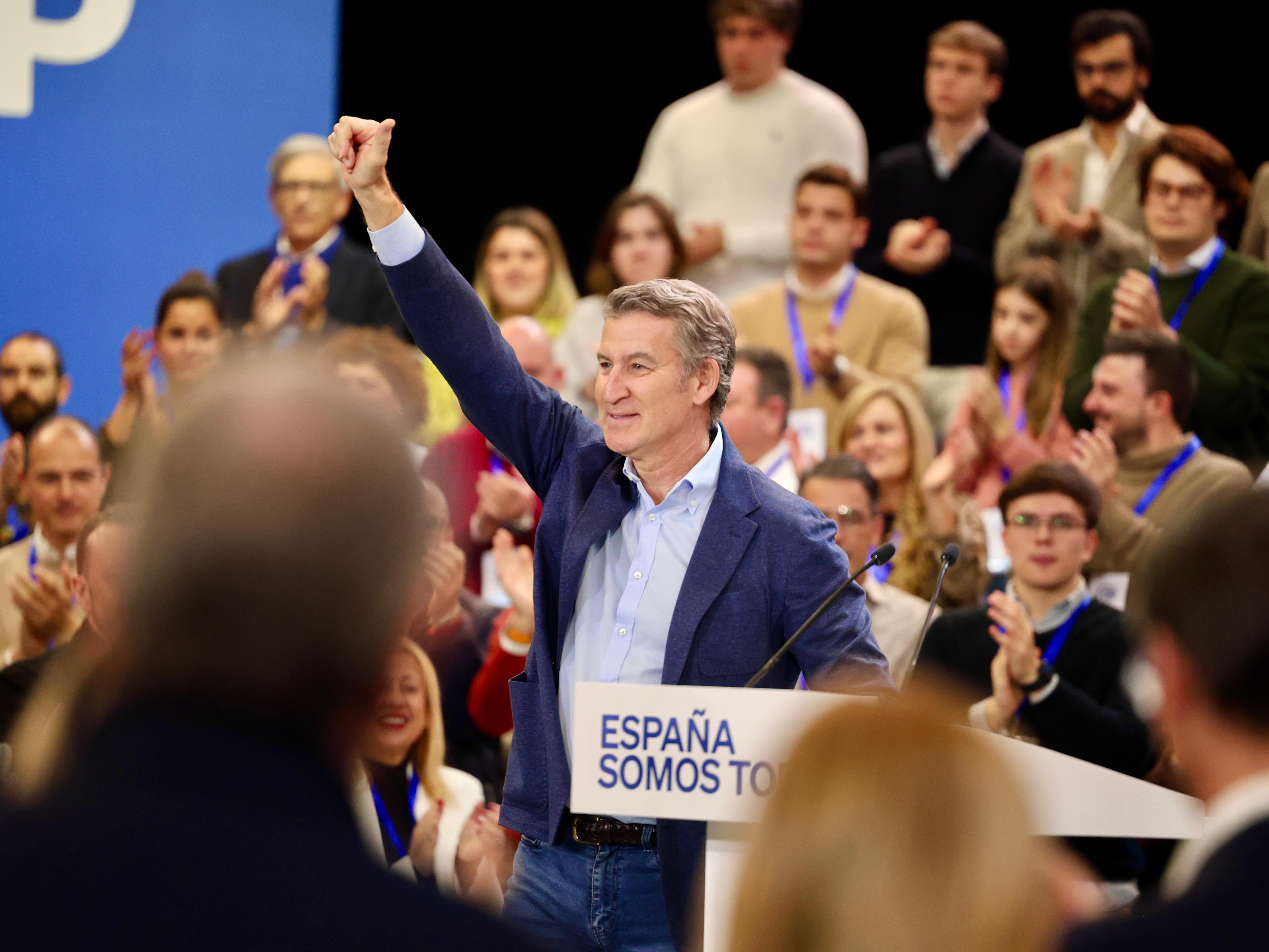 Las mejores imágenes de Feijóo y Mañueco en el acto del Partido Popular