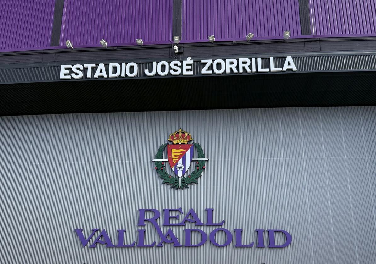 Una de las fachadas del estadio José Zorrilla.