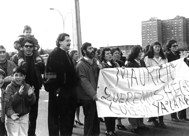 Protesta para exigir la construcción del colegio de La Nava.