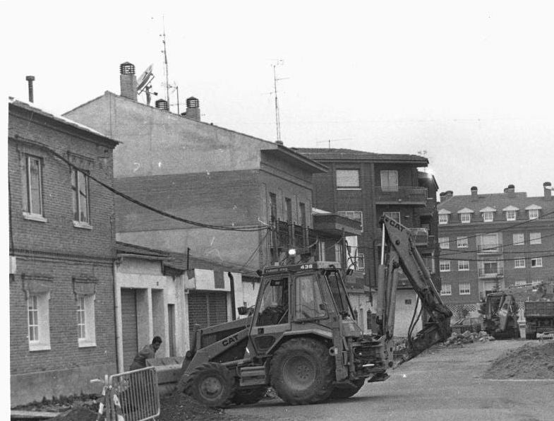 Obras en una calle de Laguna.