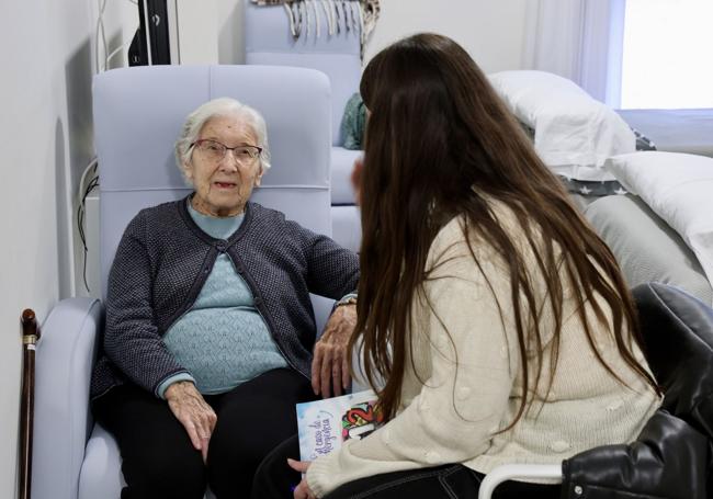 Ester Rodríguez y Jimena Gutiérrez mantienen una relación de abuela y nieta.