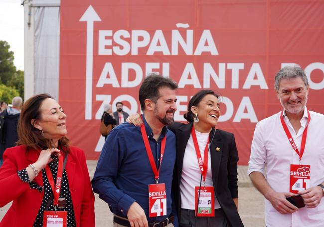 Luis Tudanca y Ana Sánchez (secretaria autonómica de Organización) entre los procuradores Rosa Rubio y José Luis Vázquez.