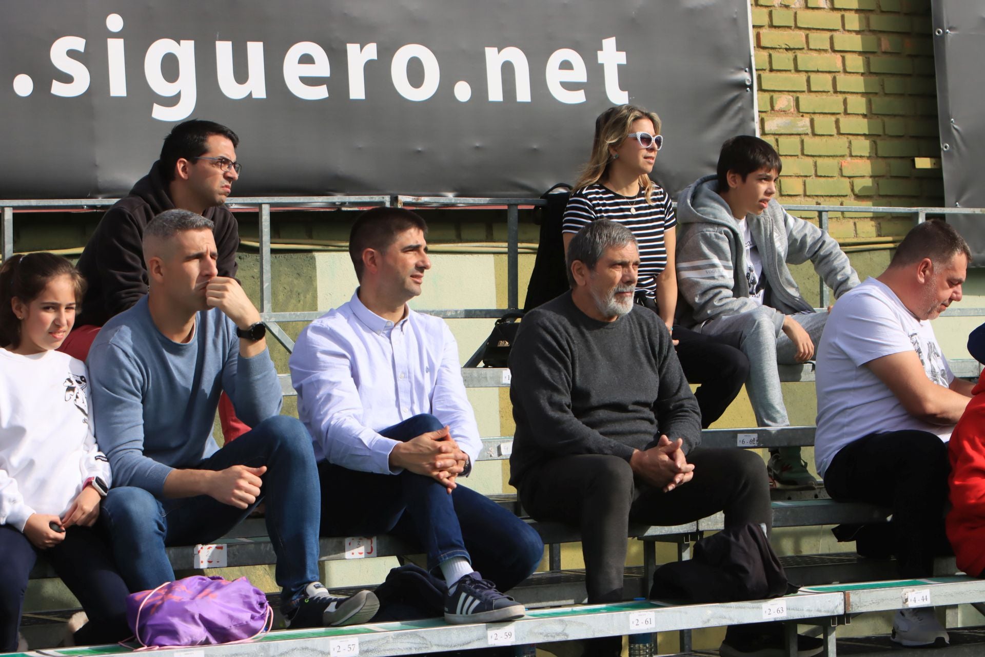 Búscate en las gradas de La Albuera durante la remontada de la Segoviana