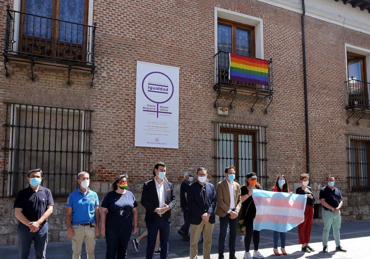 El Supremo da la razón a la Diputación por colgar la bandera LGTBI en 2020