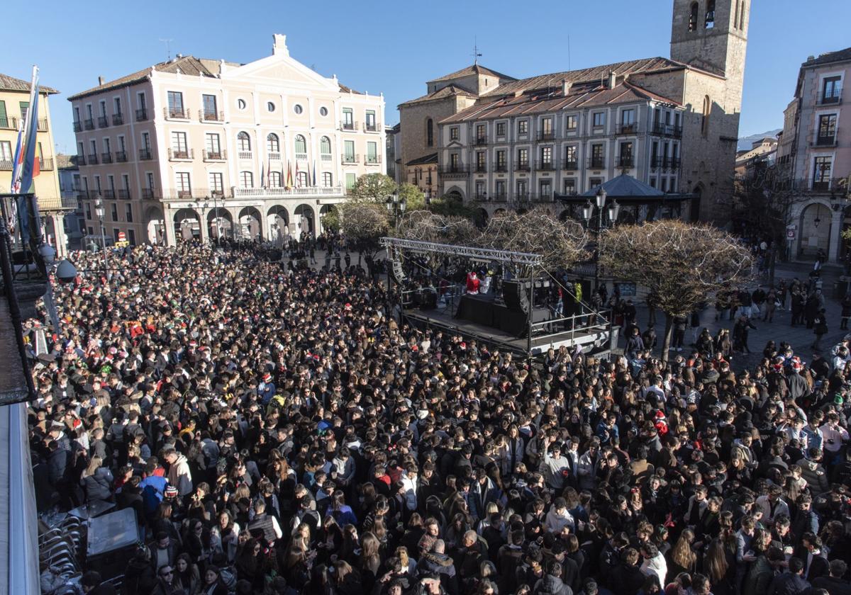 Edición de 2023 de la Tardebuena de Segovia en la Plaza Mayor.