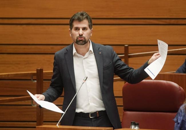 Luis Tudanca, del PSOE, durante el pleno.