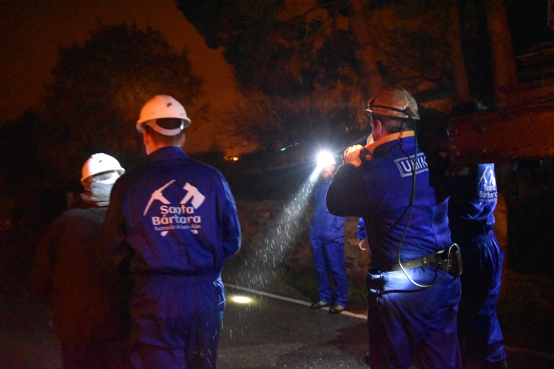 Barruelo festeja a Santa Bárbara con antorchas