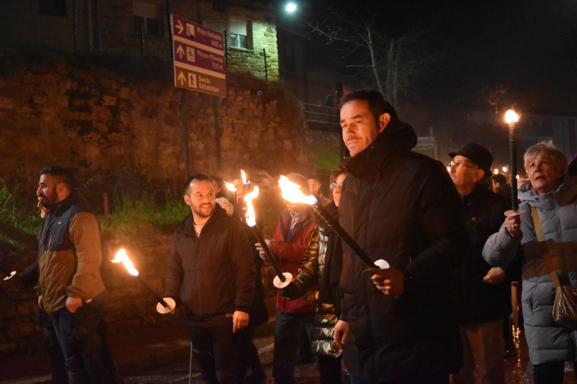 Barruelo festeja a Santa Bárbara con antorchas