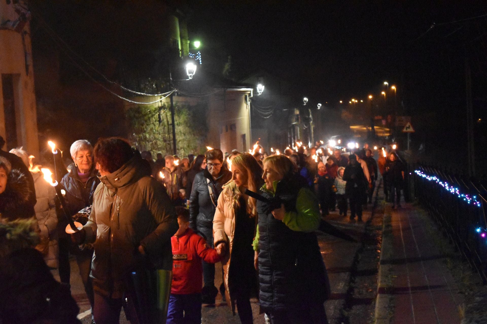 Barruelo festeja a Santa Bárbara con antorchas