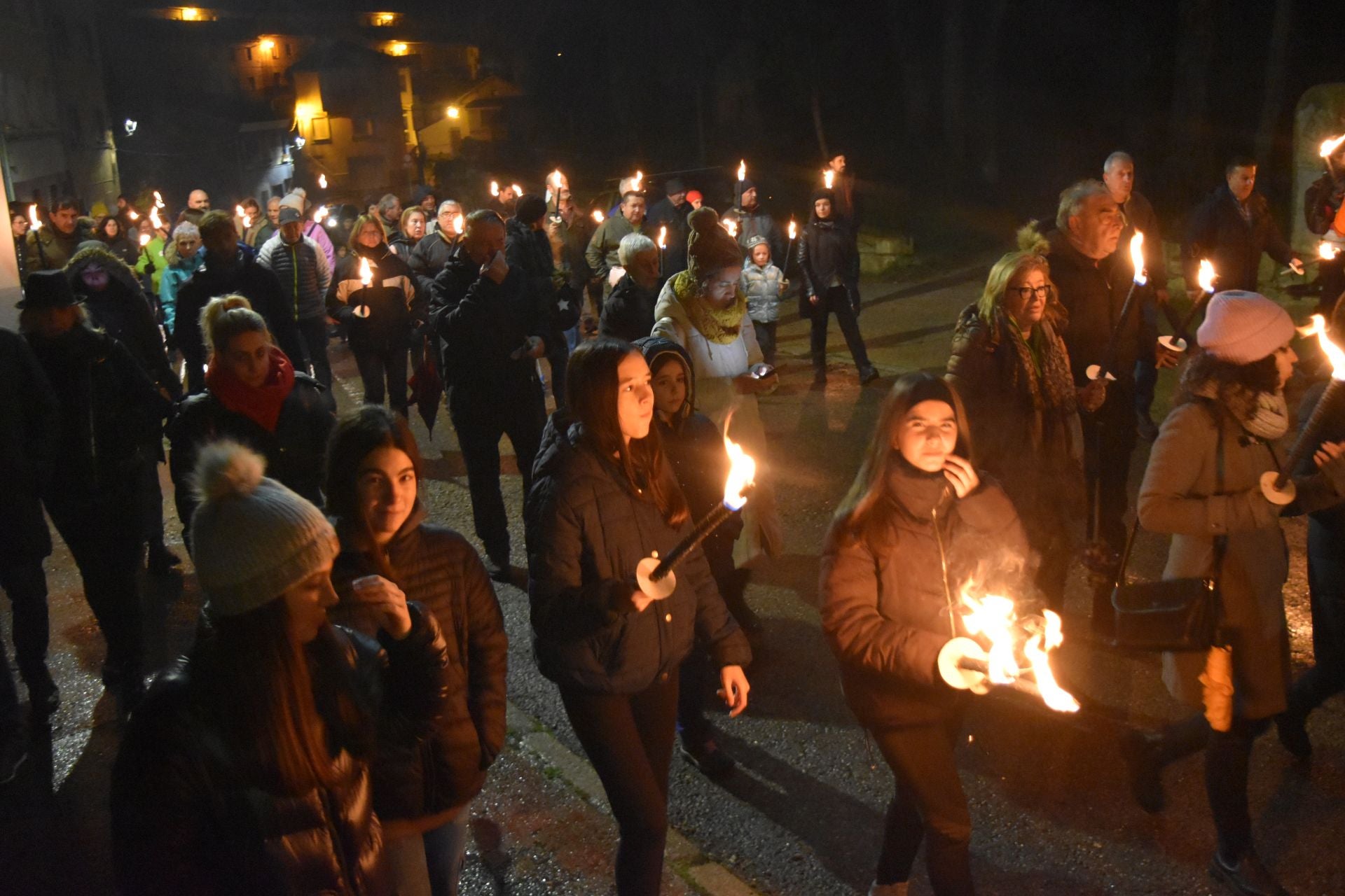 Barruelo festeja a Santa Bárbara con antorchas