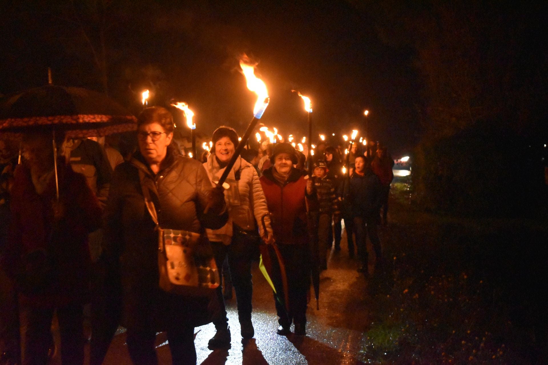 Barruelo festeja a Santa Bárbara con antorchas