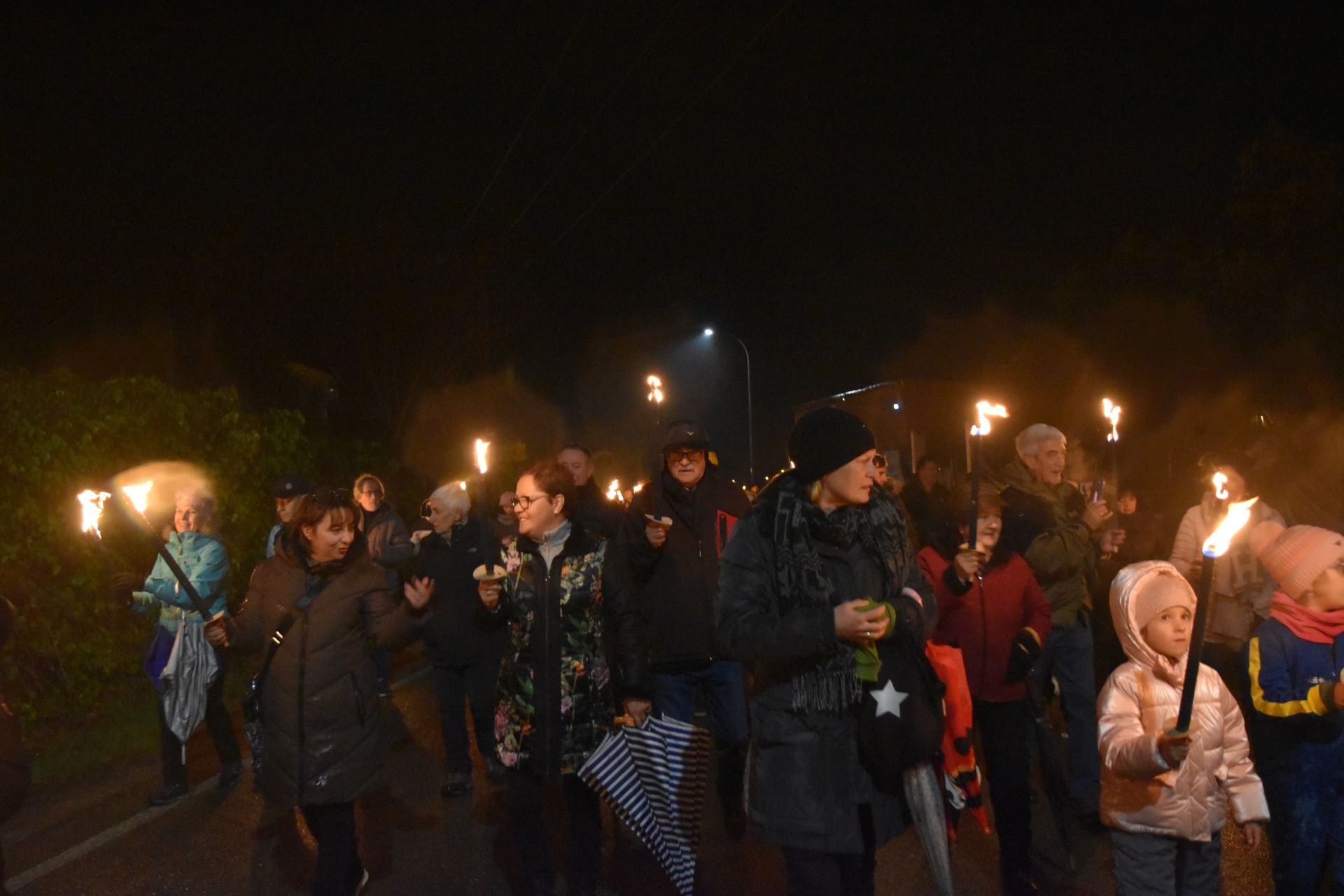 Barruelo festeja a Santa Bárbara con antorchas