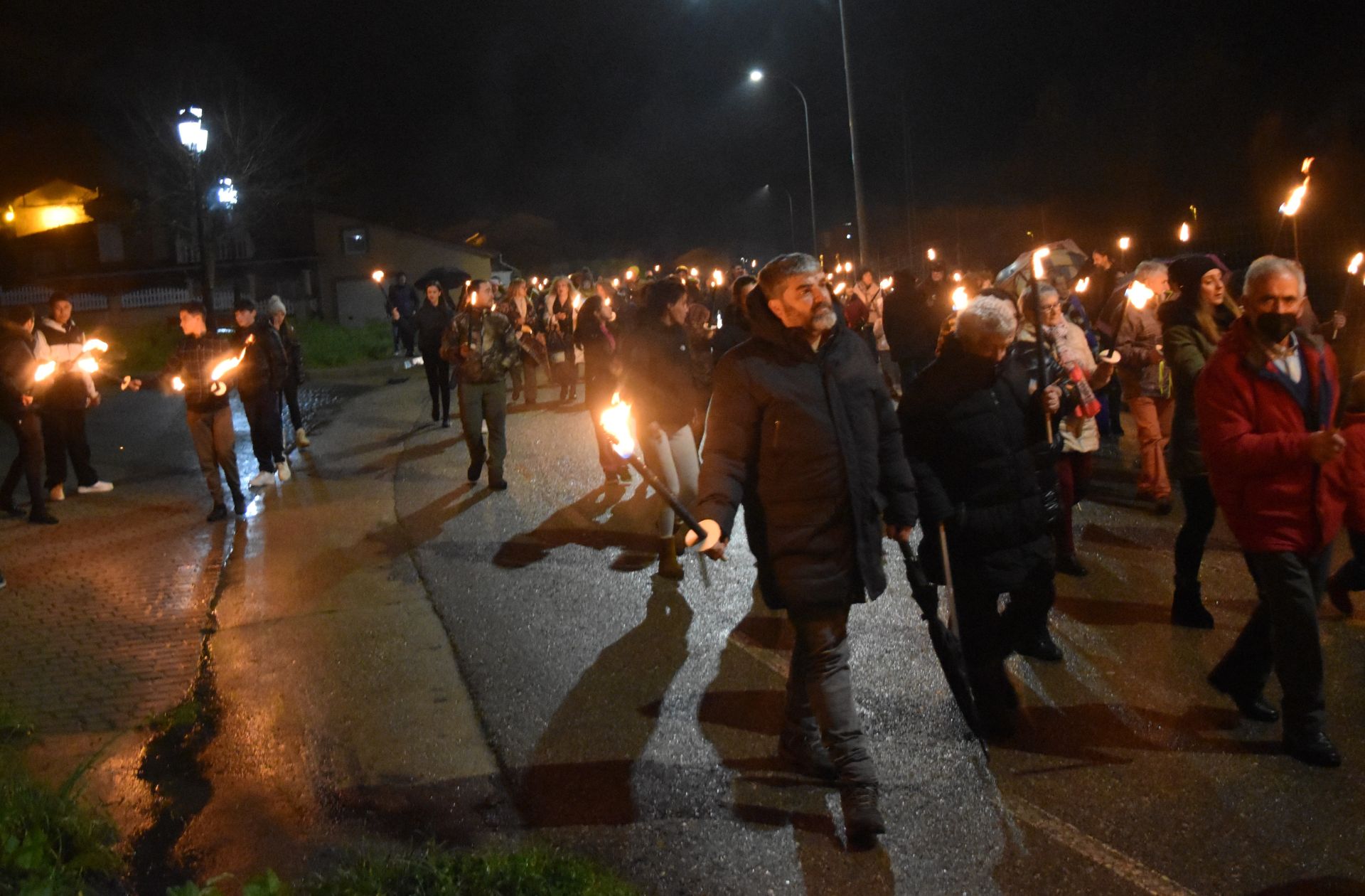 Barruelo festeja a Santa Bárbara con antorchas