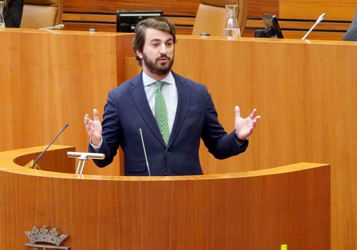 Juan García-Gallardo, durante su intervención en las Cortes.