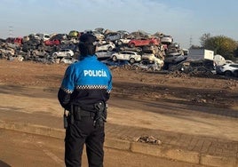 Un policía local de Valladolid, durante sus labores de trabajo en Sedaví.