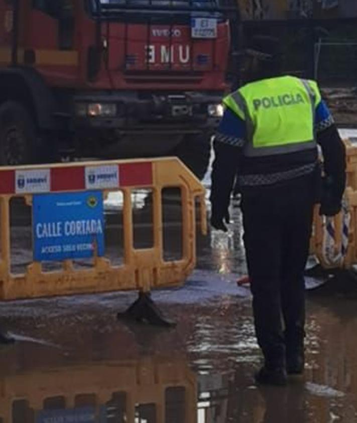 Imagen secundaria 2 - Los agentes vallisoletanos, en distintos escenarios durante su trabajo en la localidad valenciana.