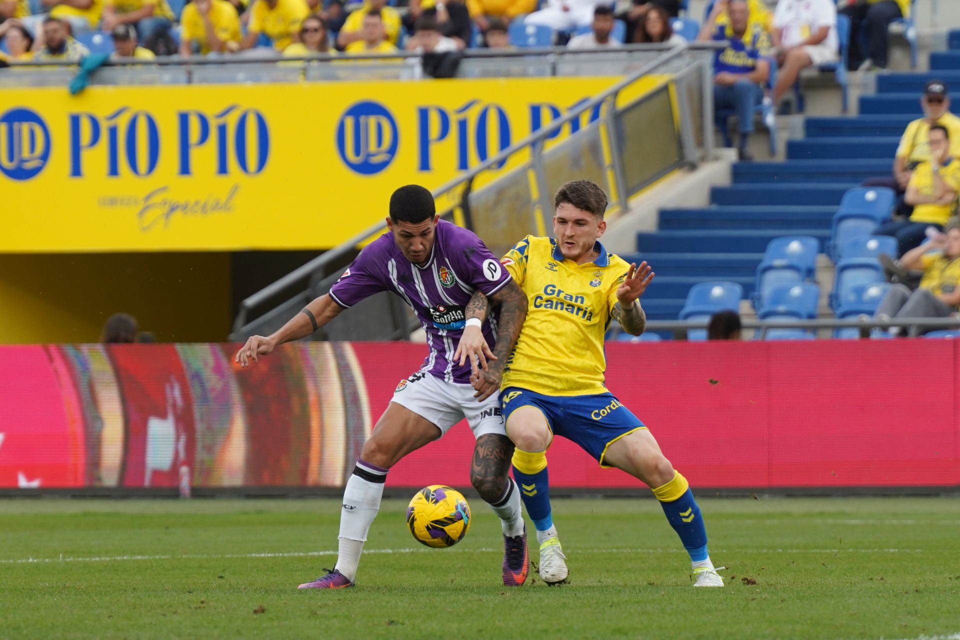 Las imágenes del partido entre Las Palmas y el Real Valladolid