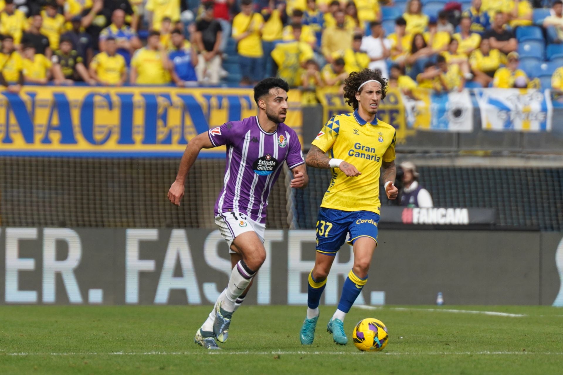 Las imágenes del partido entre Las Palmas y el Real Valladolid