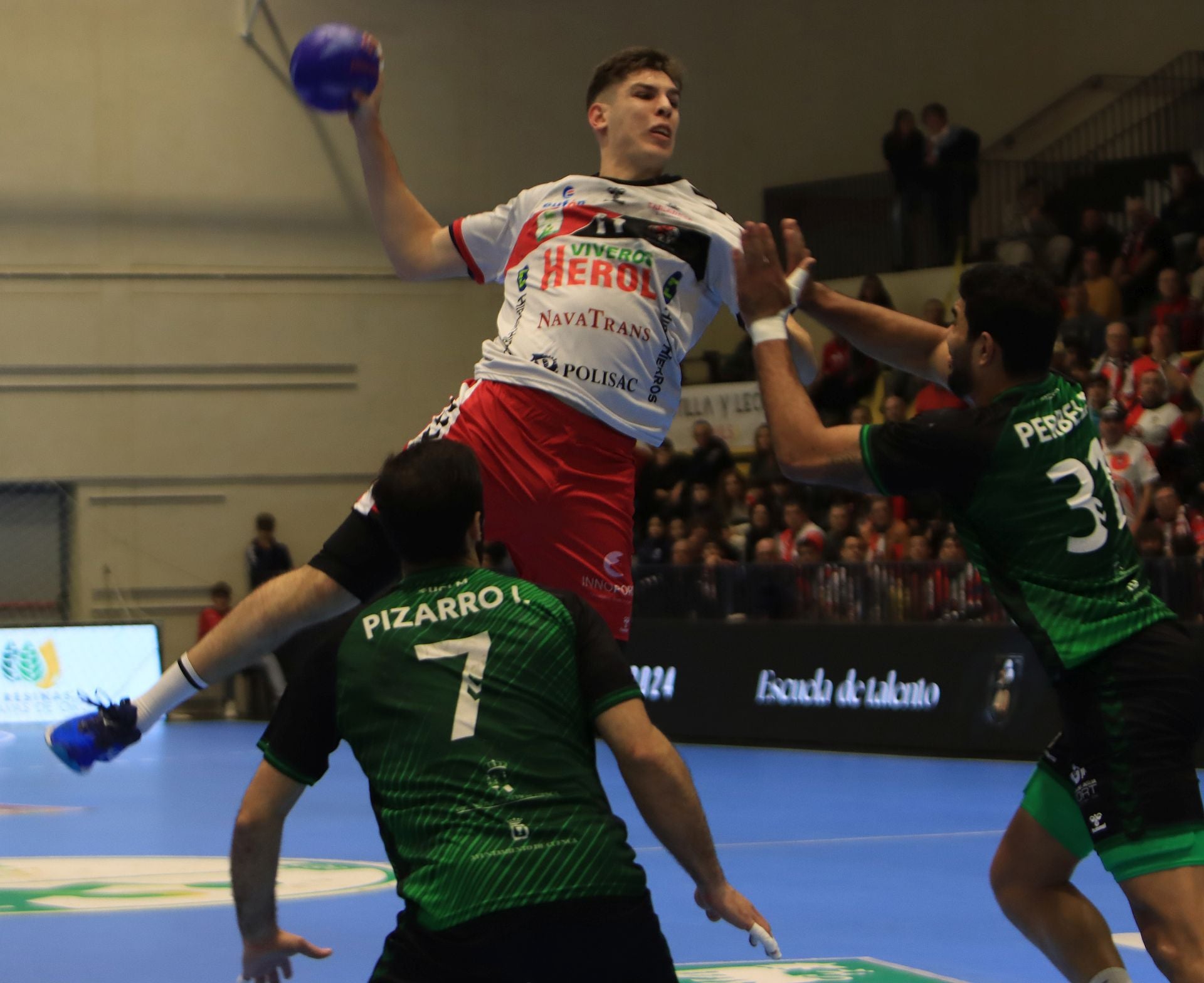 Fotos de la derrota del Balonmano Nava