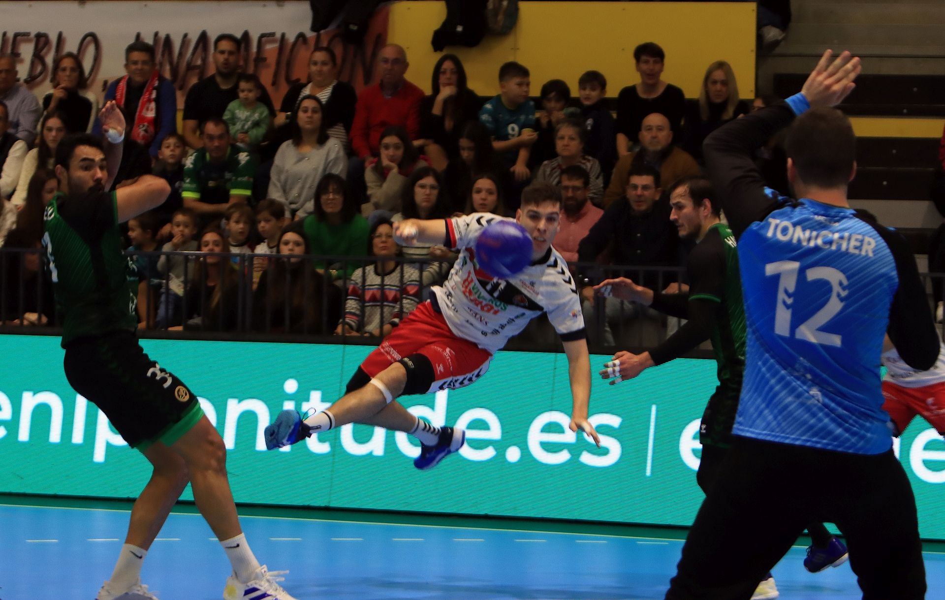 Fotos de la derrota del Balonmano Nava