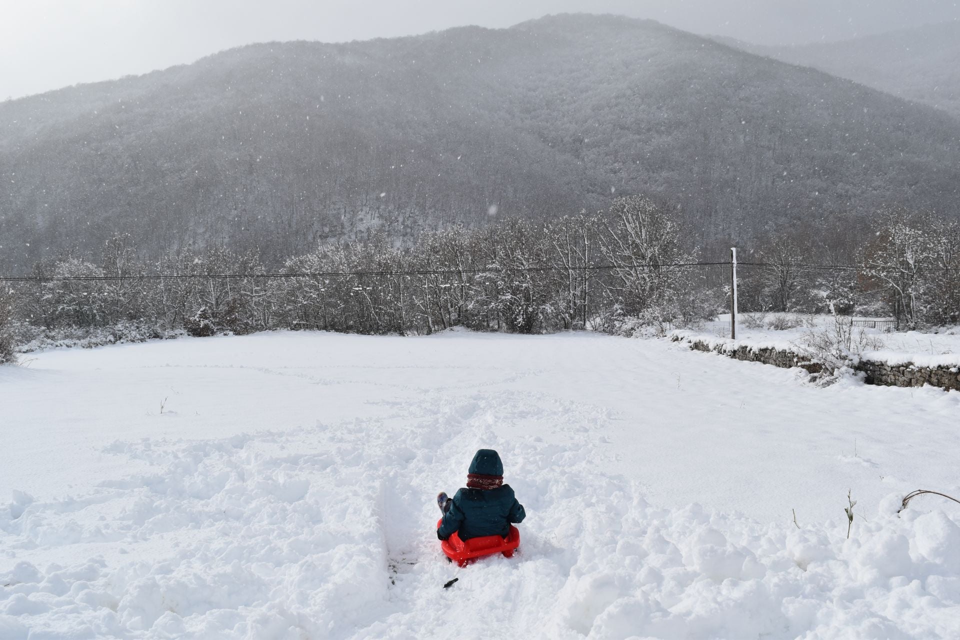La nieve, perfecta aliada en un día festivo en la Montaña Palentina