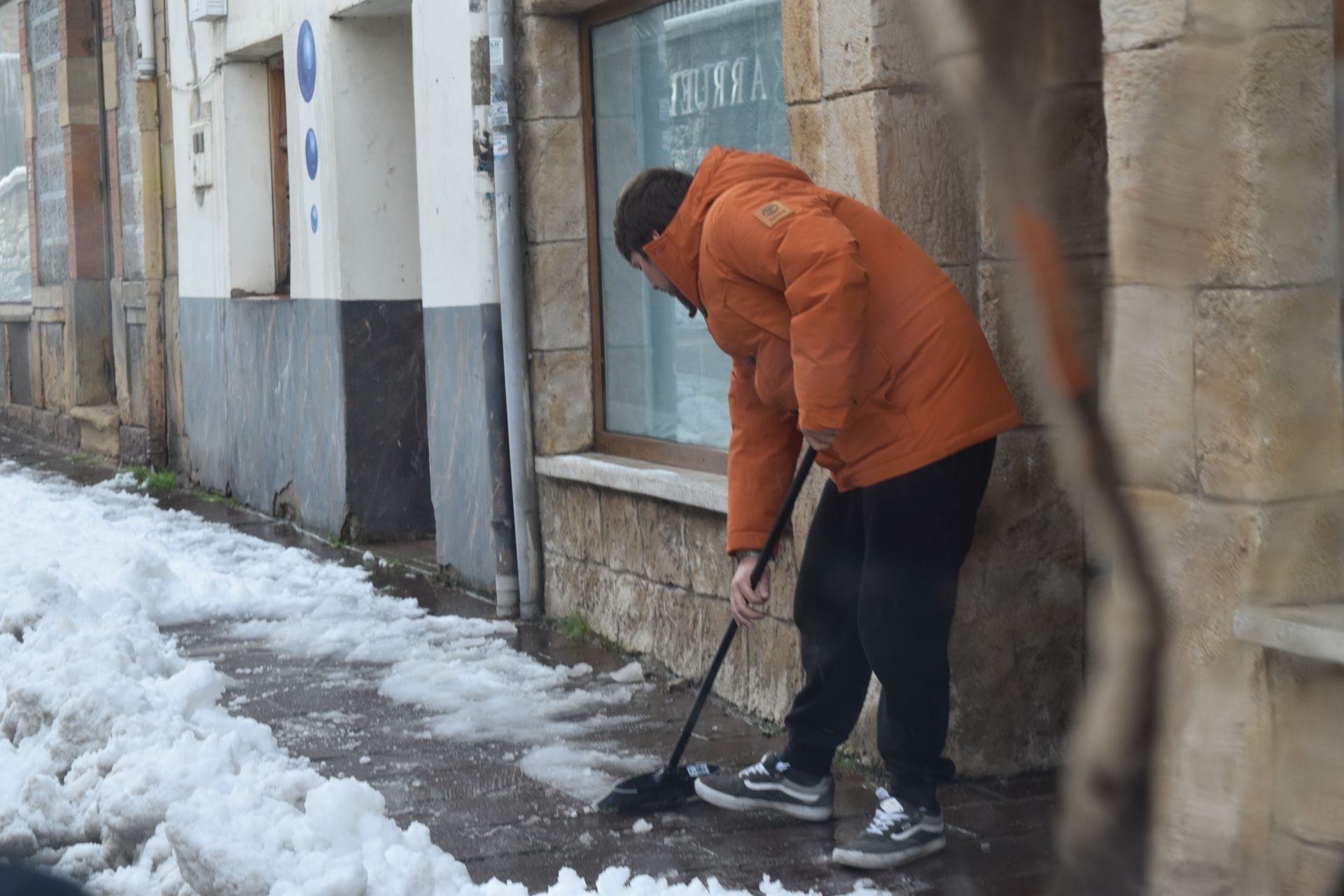 La nieve, perfecta aliada en un día festivo en la Montaña Palentina