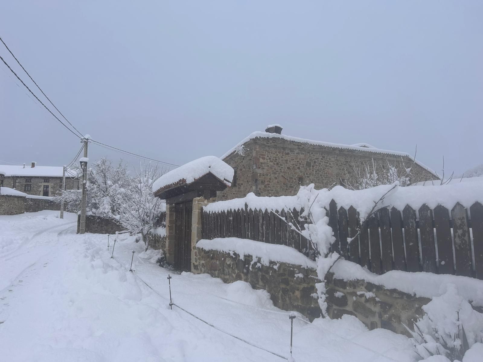 La nieve deja bonitas estampas en Cantamuda
