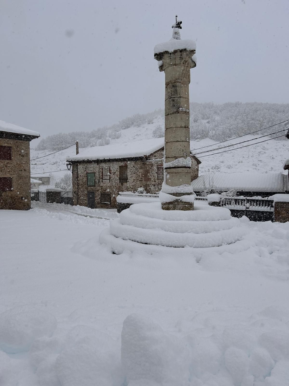 La nieve deja bonitas estampas en Cantamuda