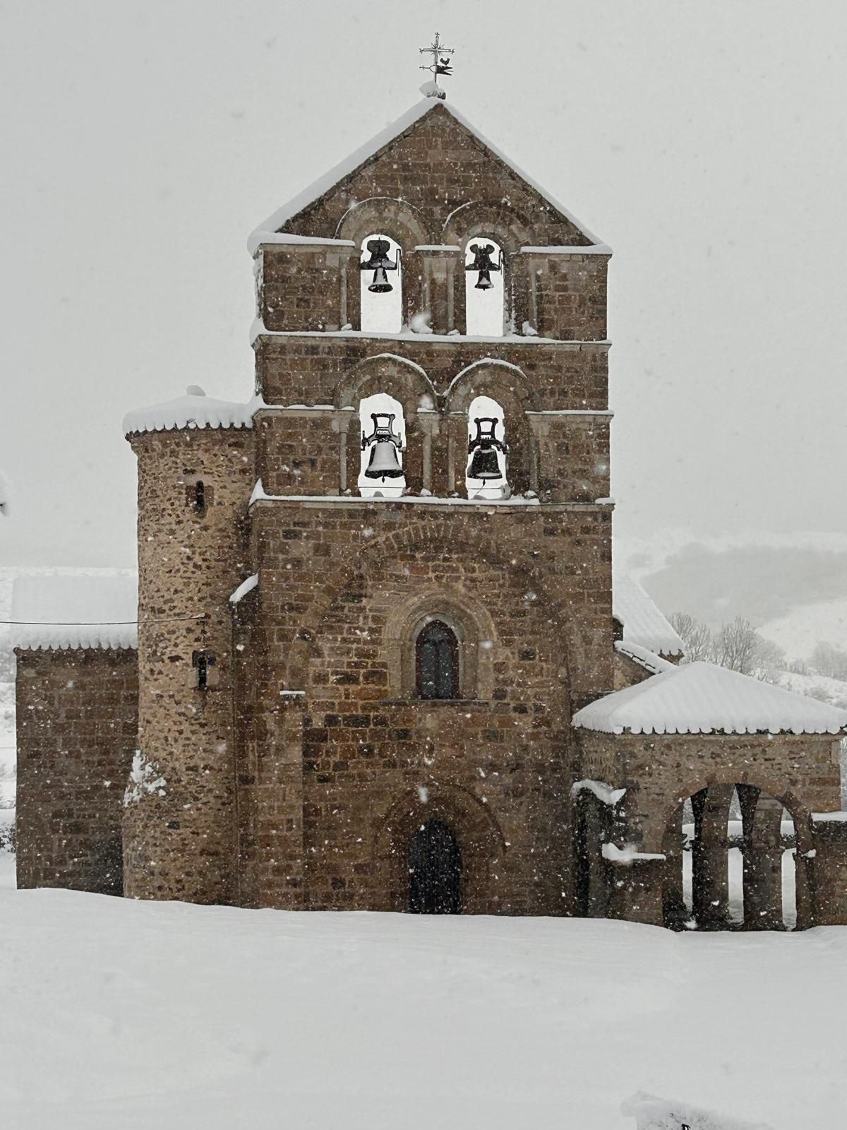 La nieve deja bonitas estampas en Cantamuda