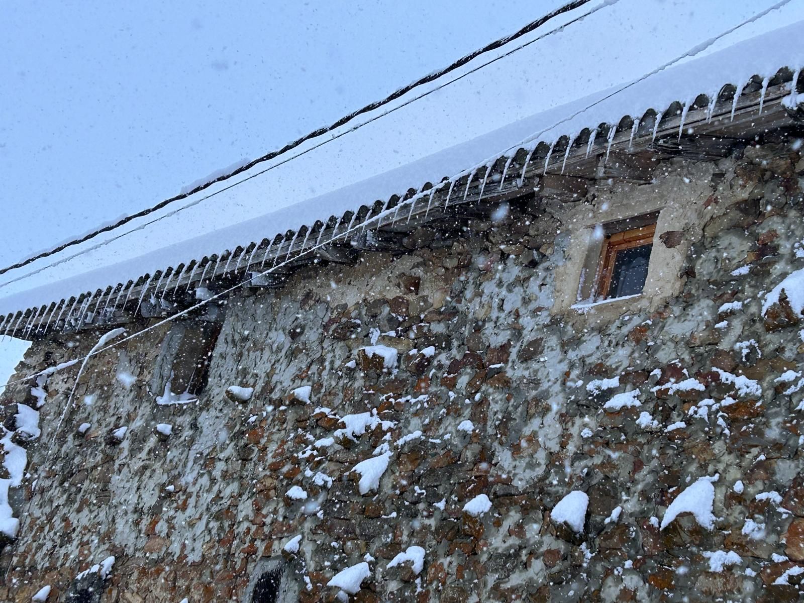 La nieve deja bonitas estampas en Cantamuda