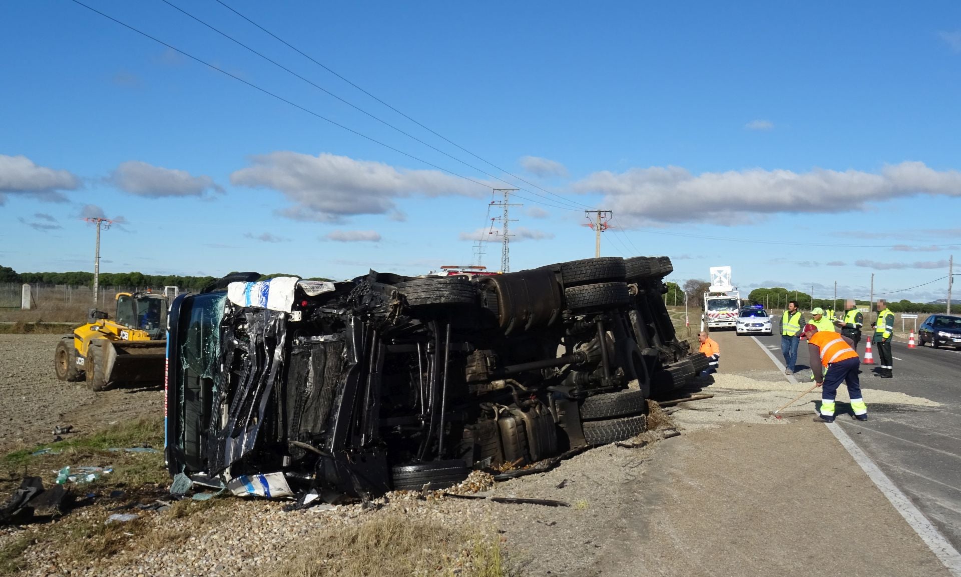 El puente se salda con dos muertos y 12 heridos en las carreteras de Castilla y León