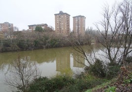 El río Pisuerga, a su paso por el puente de Adolfo Suárez, en una imagen de archivo.