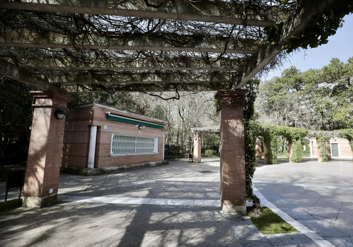 Bar de la Pérgola del Campo Grande, cerrado desde hace tres temporadas.