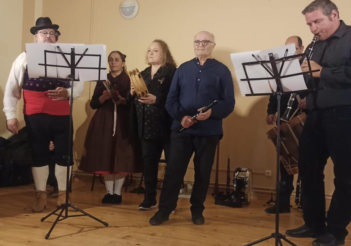 La música fue la gran protagonista de la segunda parte de la conferencia-concierto