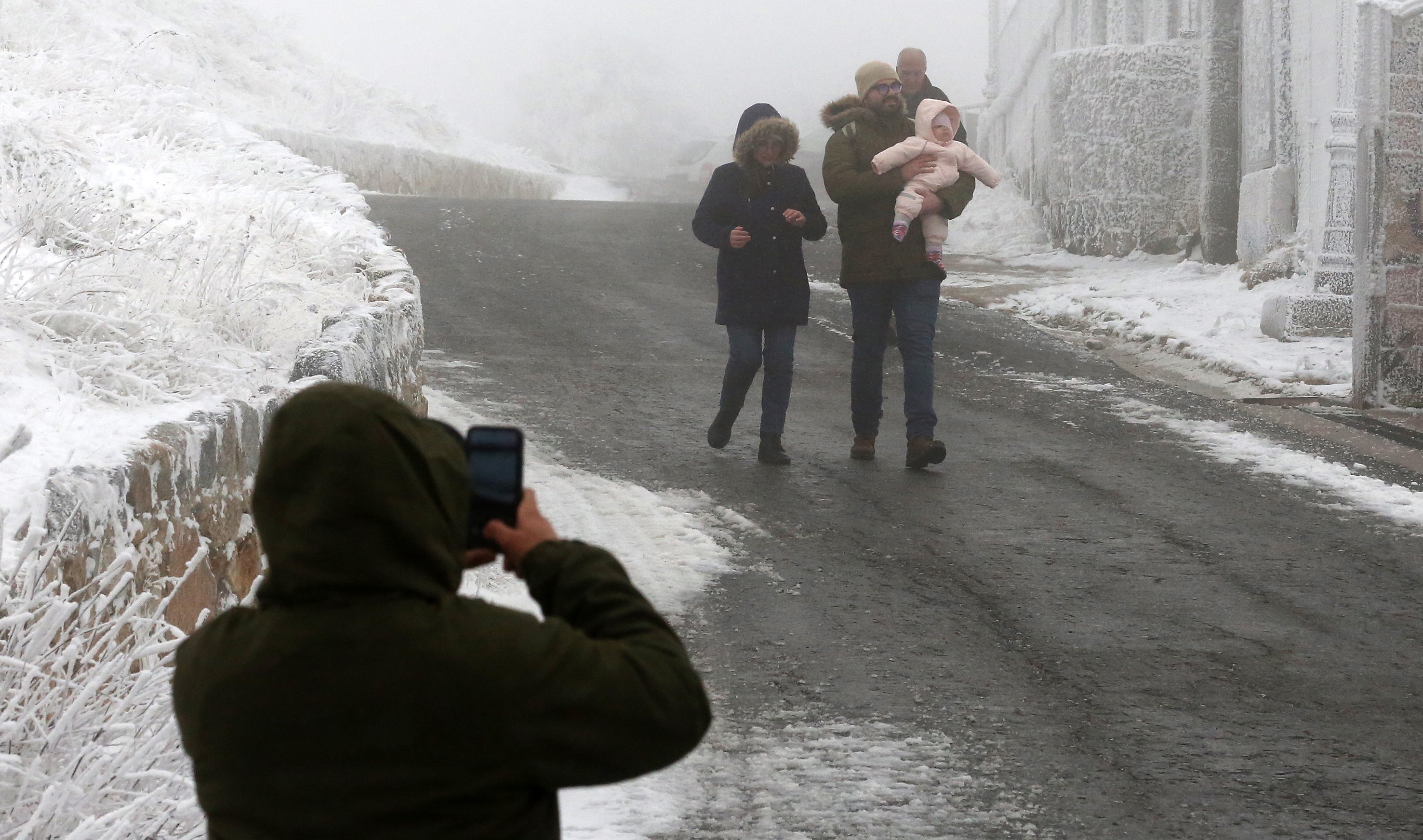El final del otoño cubre de nieve la vertiente segoviana de la sierra de Guadarrama