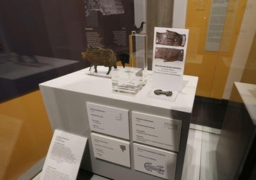 Una nueva vitrina del Museo del Turismo en la Casa del Cordón