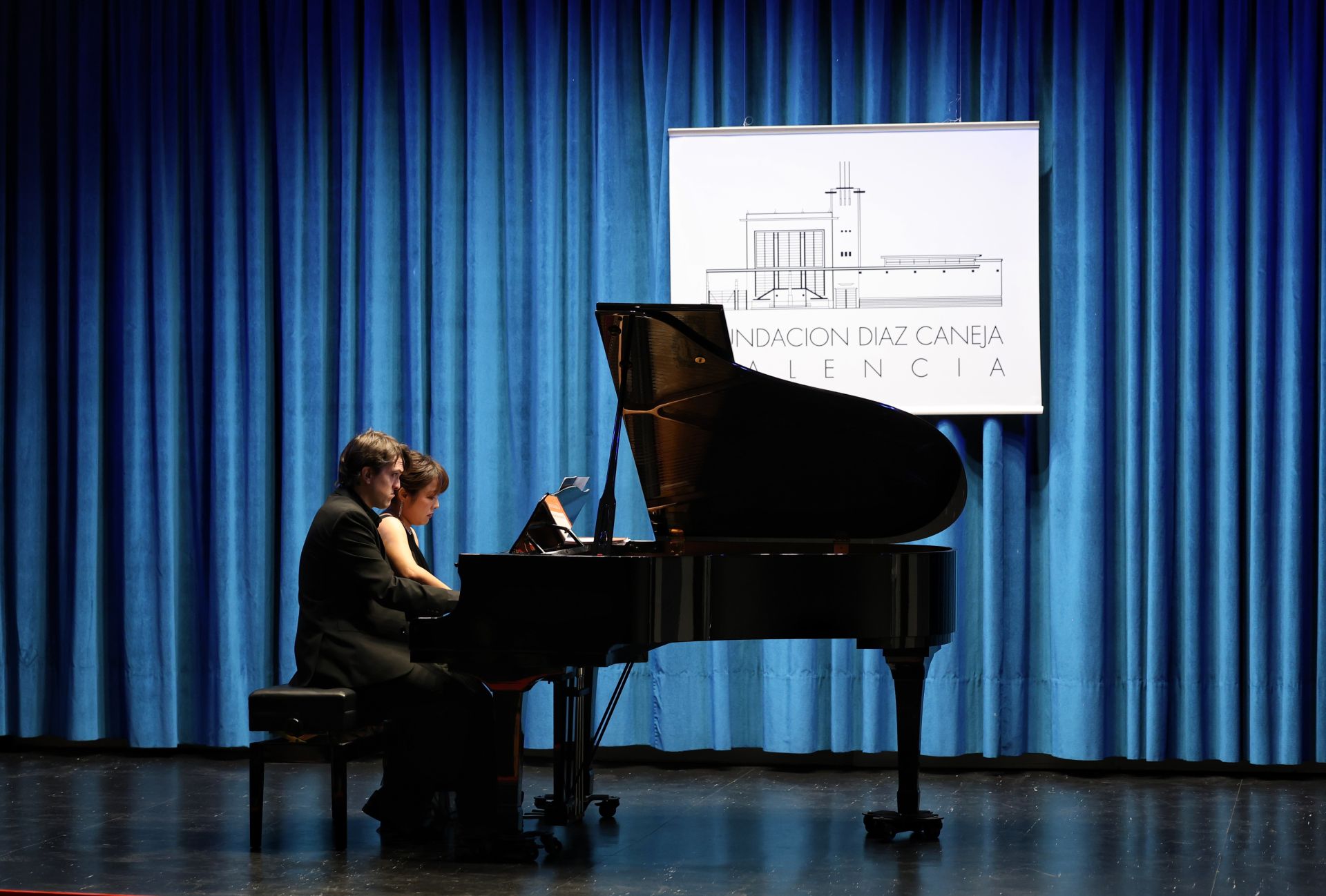 Piano a cuatro manos y recuerdos de Caneja por Bonet