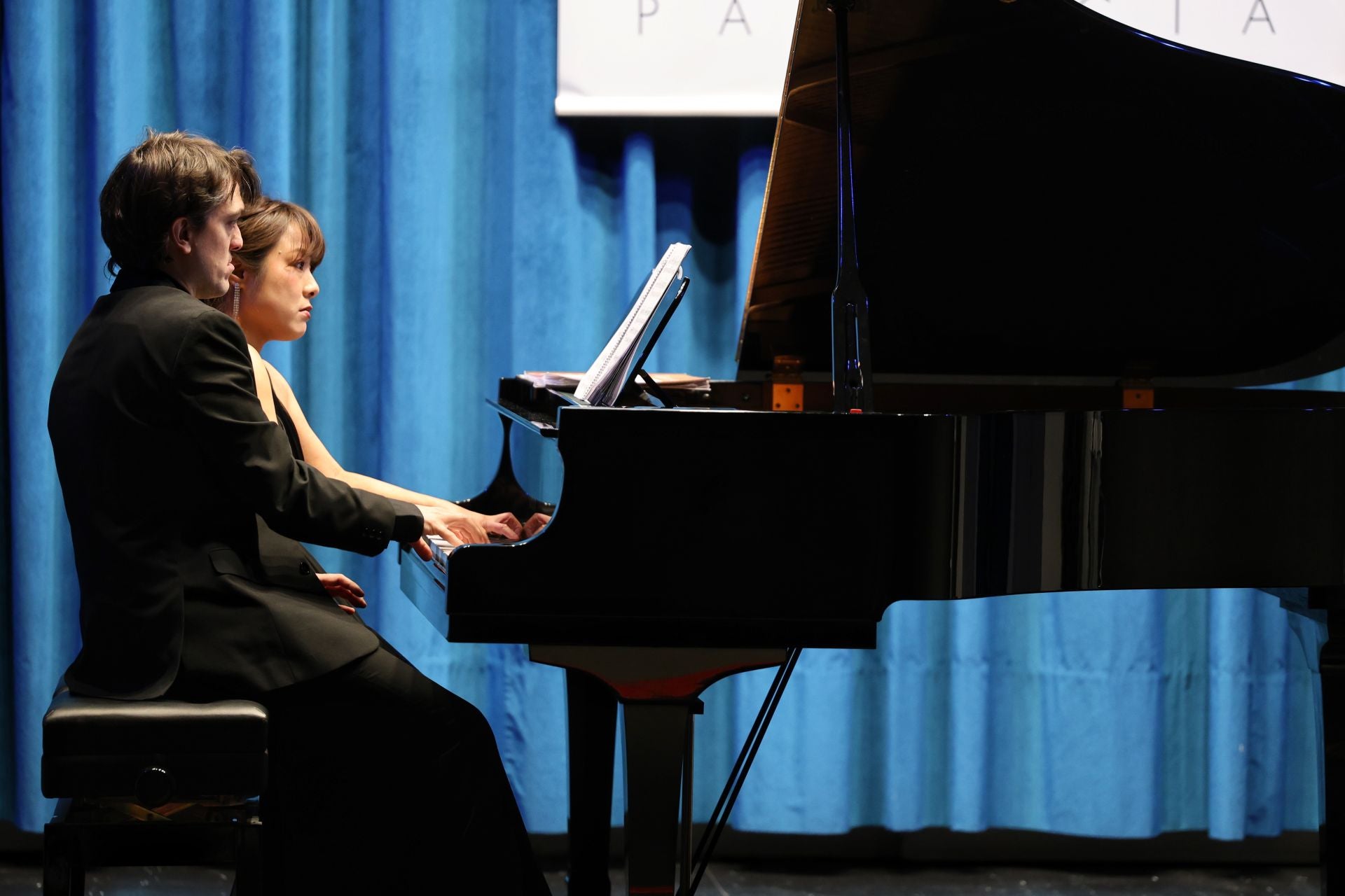 Piano a cuatro manos y recuerdos de Caneja por Bonet