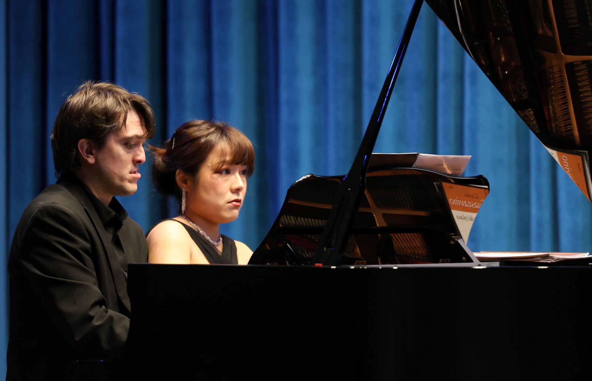 Piano a cuatro manos y recuerdos de Caneja por Bonet
