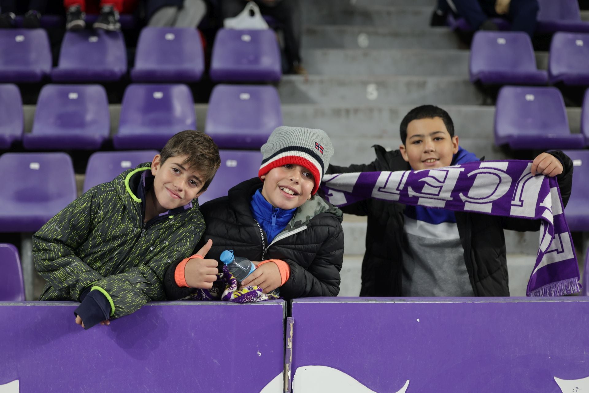 Búscate en la grada del estadio José Zorrilla (1/4)