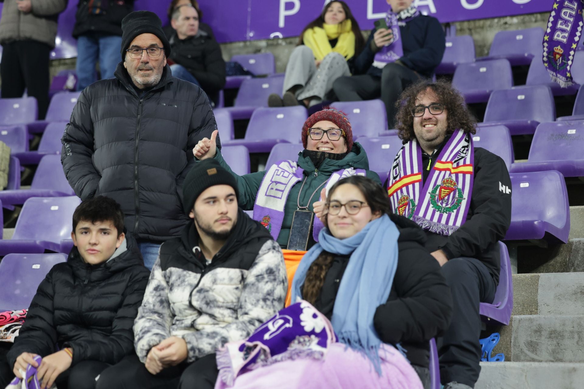 Búscate en la grada del estadio José Zorrilla (1/4)