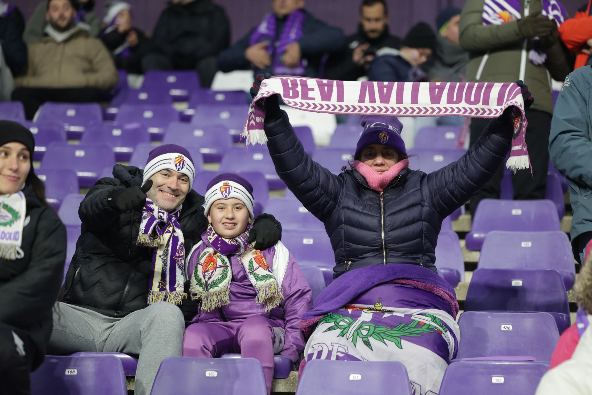 Búscate en la grada del estadio José Zorrilla (2/4)