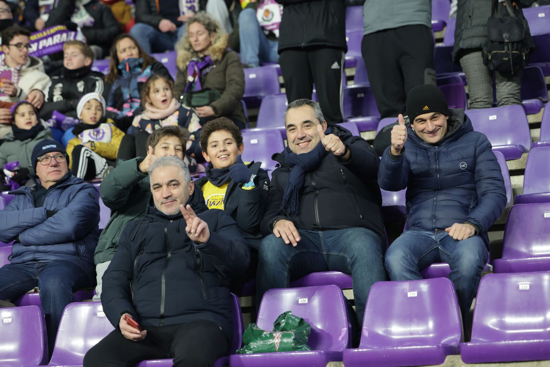 Búscate en la grada del estadio José Zorrilla (2/4)