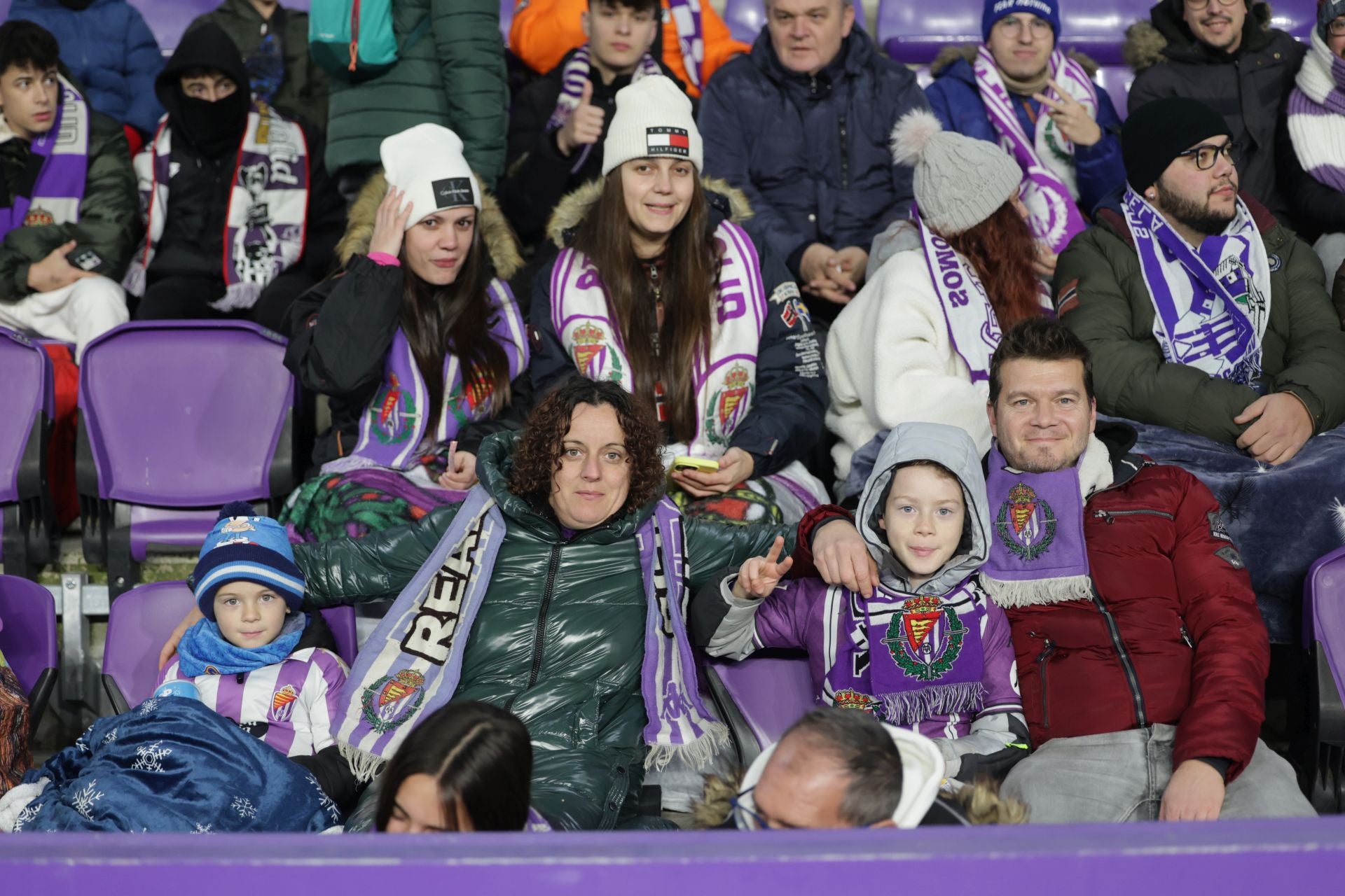 Búscate en la grada del estadio José Zorrilla (3/4)