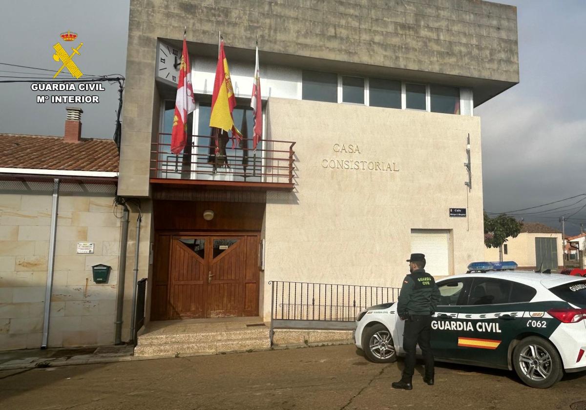 Ayuntamiento de Villaeles de Valdavia, uno de los que fue robado por el detenido.