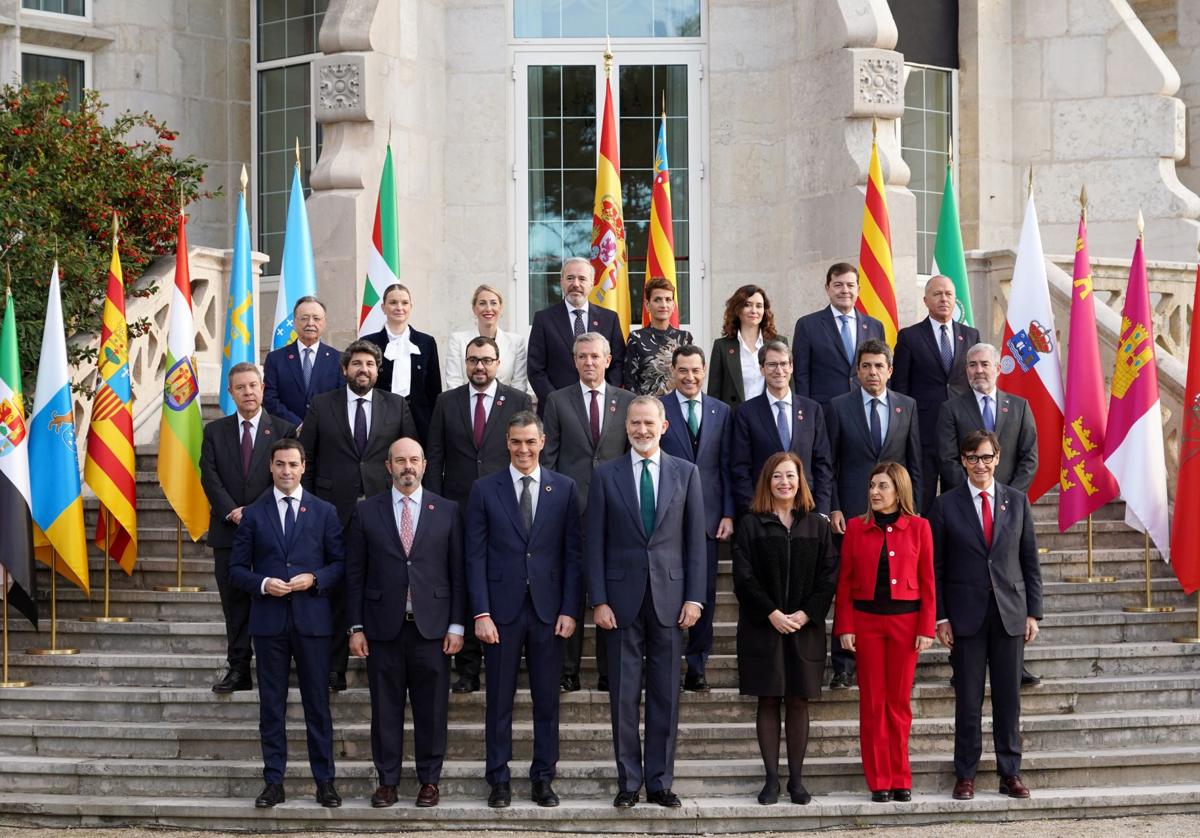 Foto de familia previa a la Conferencia de Presidentes, este viernes.