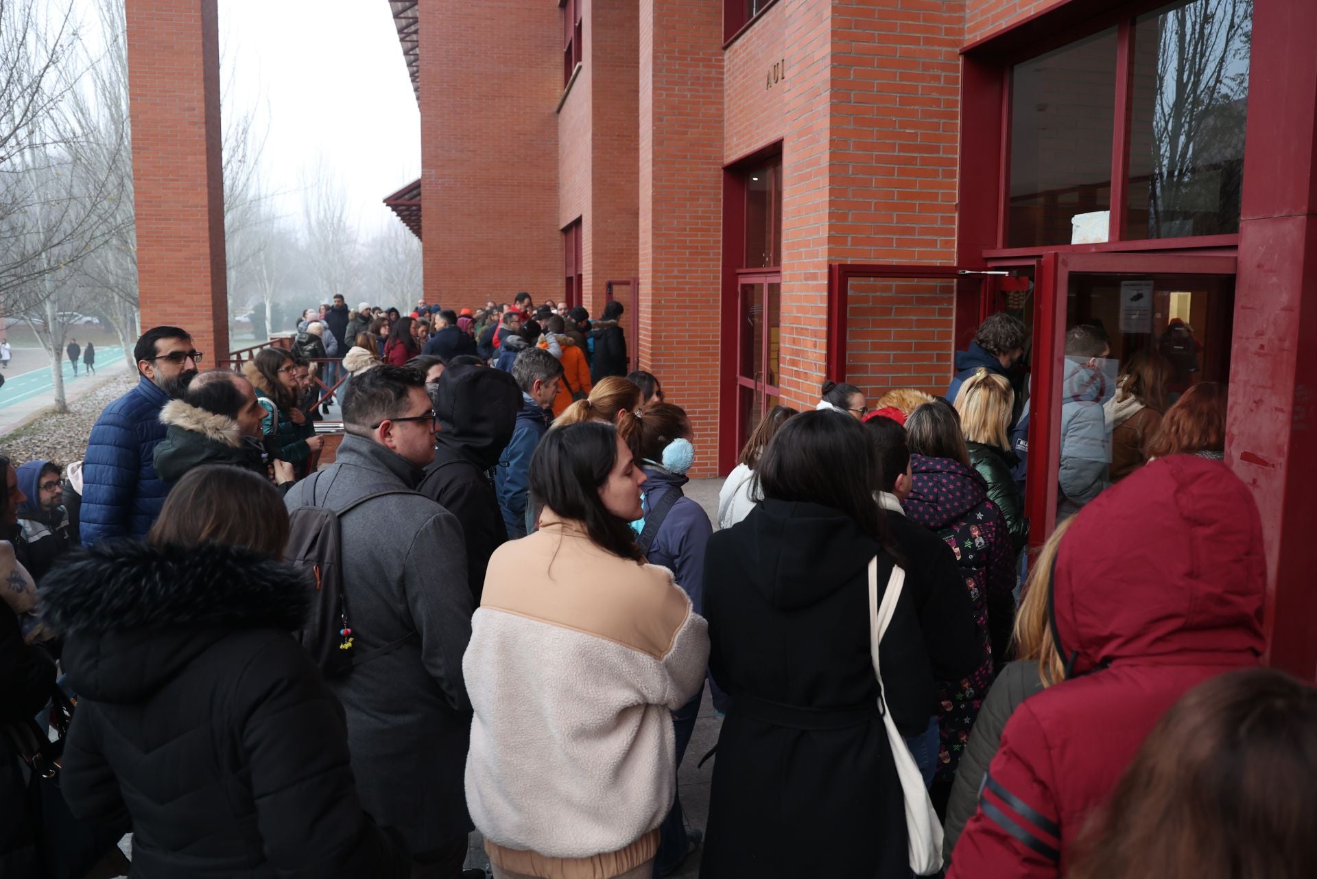 Imágenes de los miles de opositores que buscan en Valladolid una plaza en la Administración