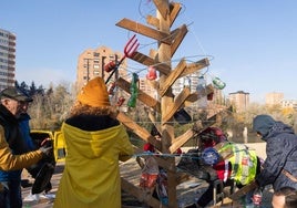 El Árbol de la Basuraleza de Las Moreras, en imágenes