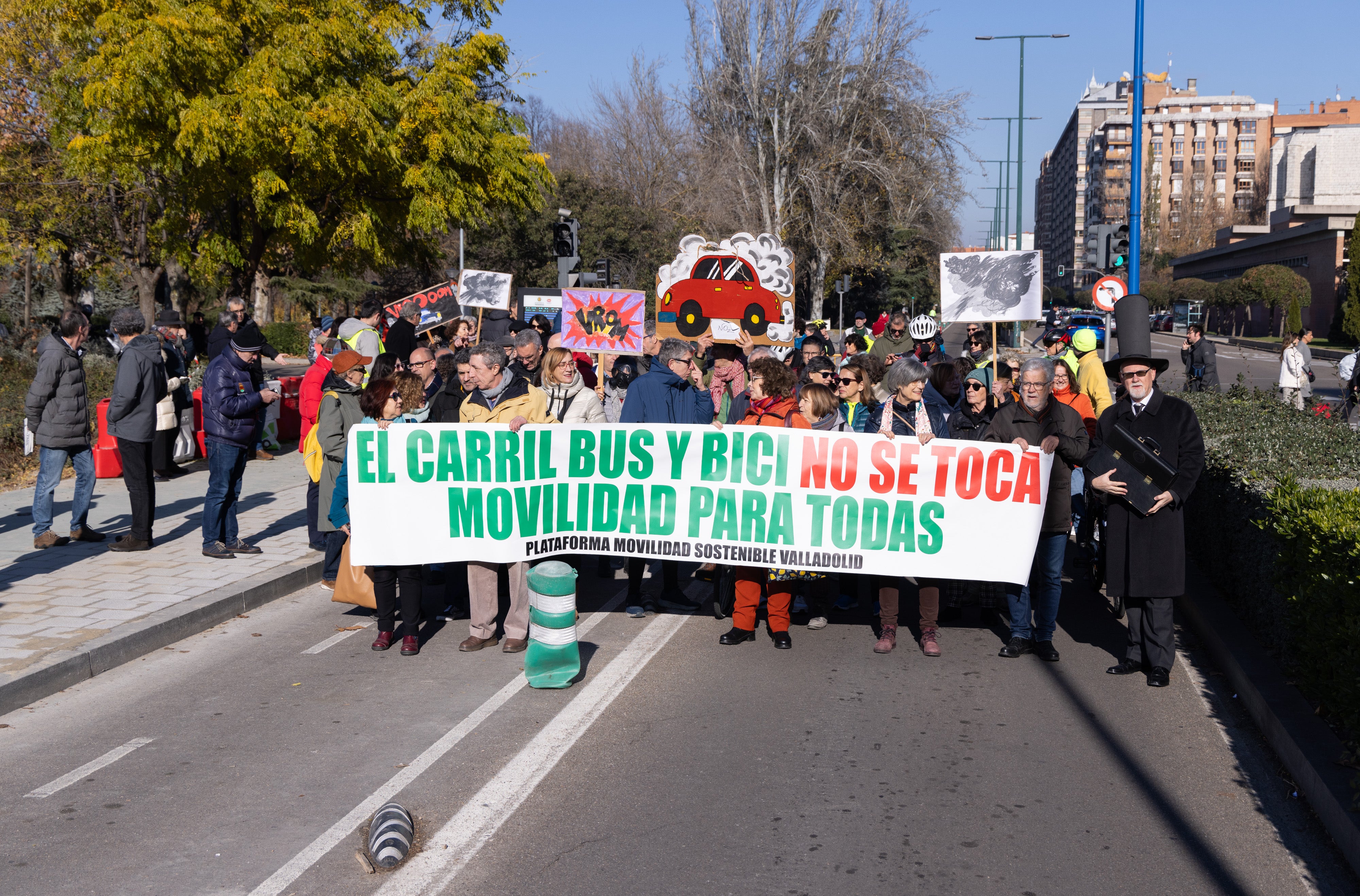 La protesta para pedir mantener los carriles bici, en imágenes