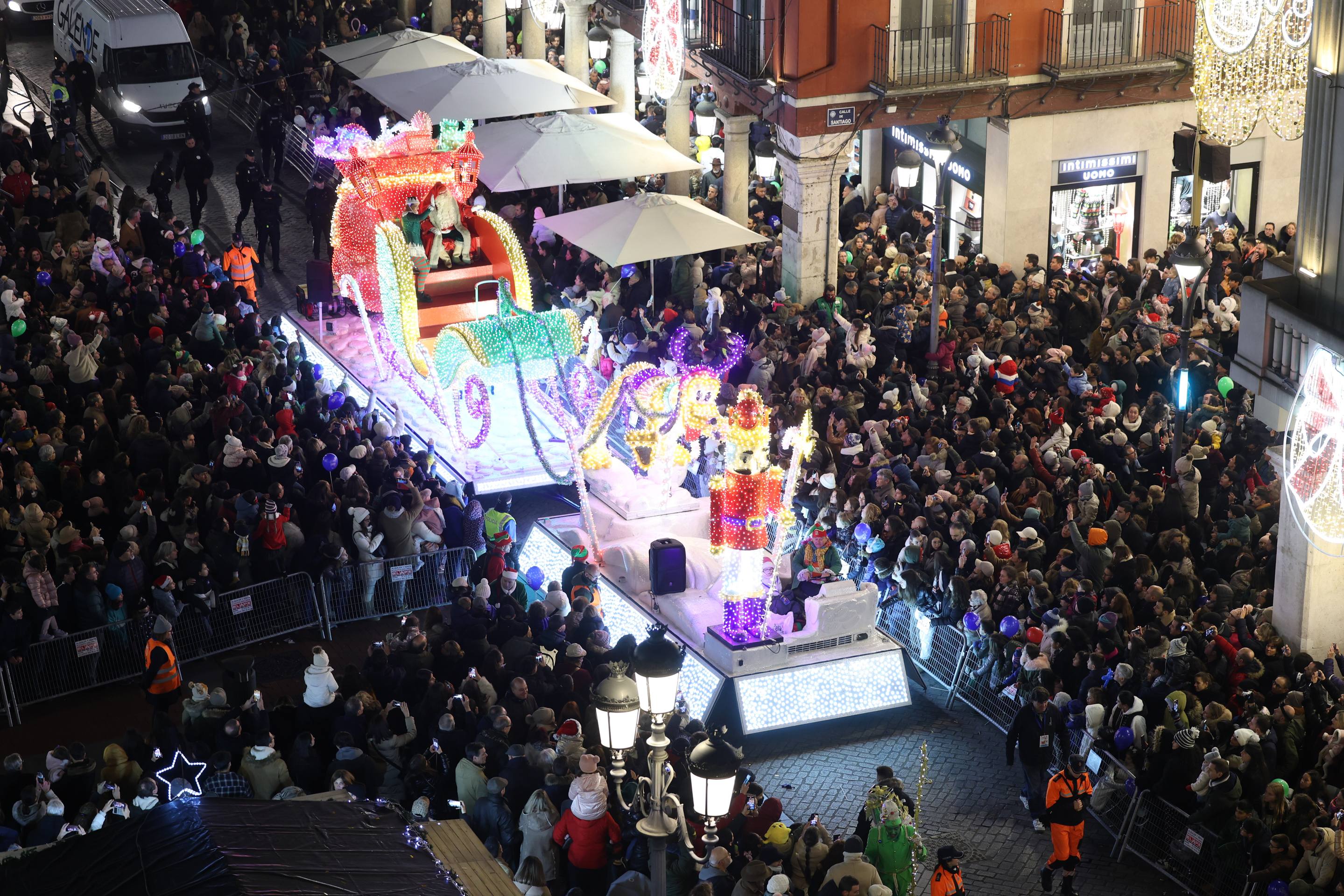 Las imágenes de la Cabalgata de Papa Noel en Valladolid